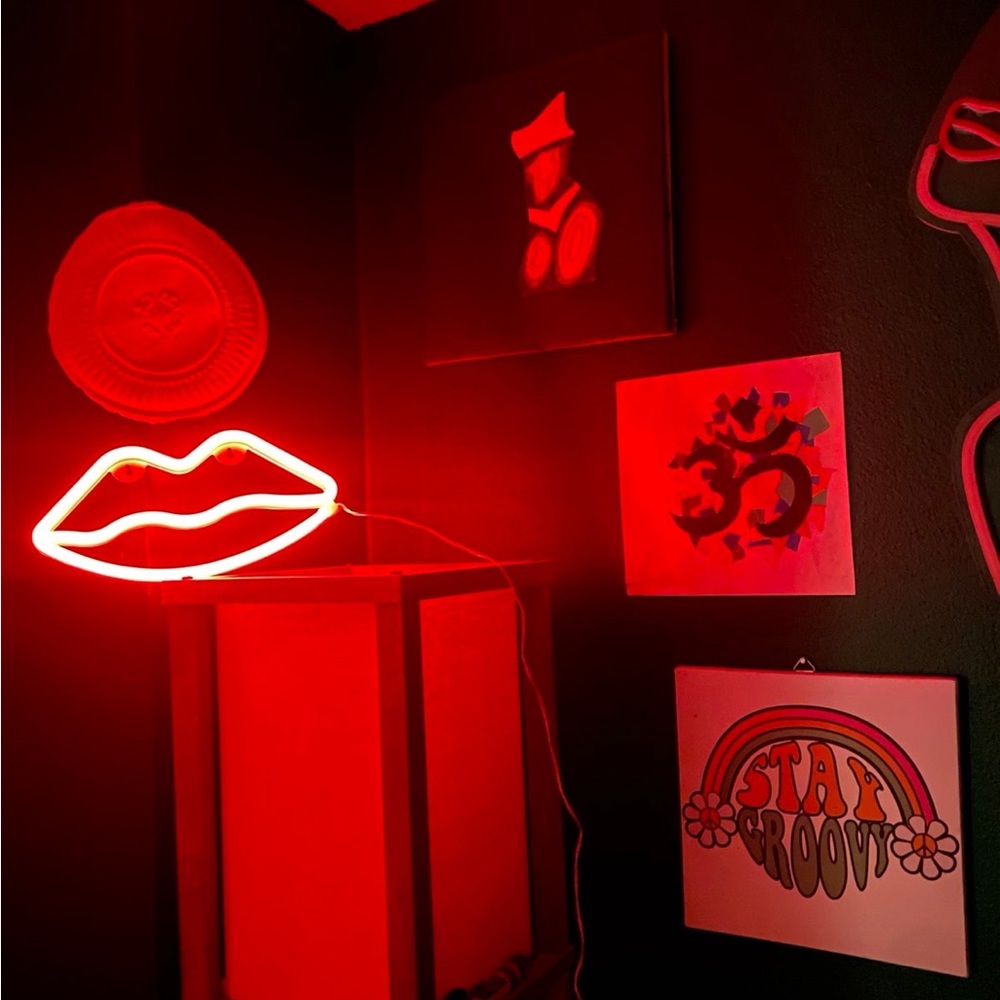 LED Lip Sign
